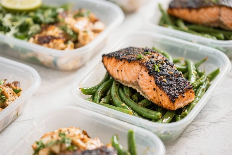Blackened Salmon and Green Bean Meal Prep Recipes (Under 400 Calories): The Spicy, Slim, 20-Minute Power Lunch You’ll Actually Crave