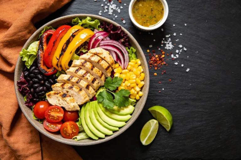 Protein-Loaded Chicken Fajita Salad Bowl That Slaps