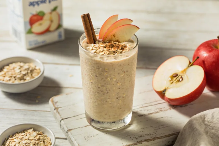 Apple Pie Breakfast Smoothie That Tastes Like Dessert