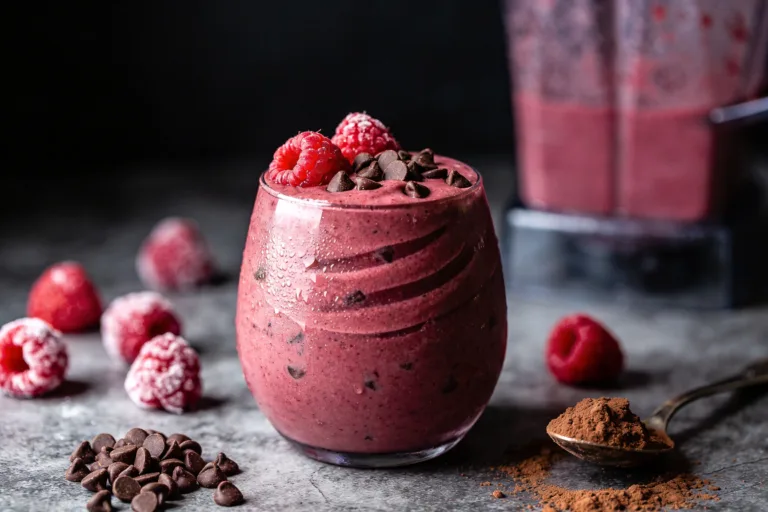 Raspberry Chocolate Chip Breakfast Smoothie That Slaps